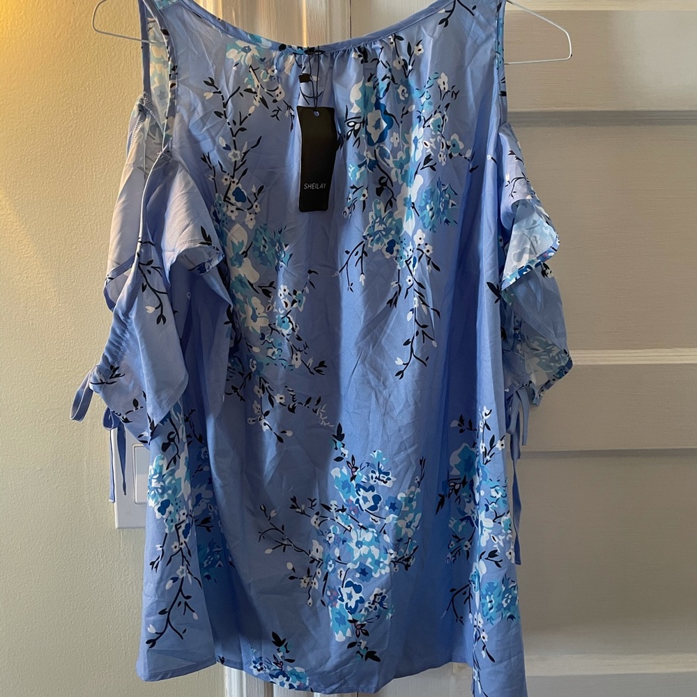 NWT Cold shoulder blouse - Picture 2 of 4
